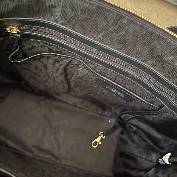 Michael Kors Purse - Picture 3 of 8